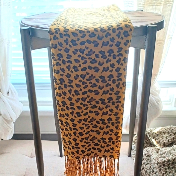 Leopard Scarf - Picture 5 of 5